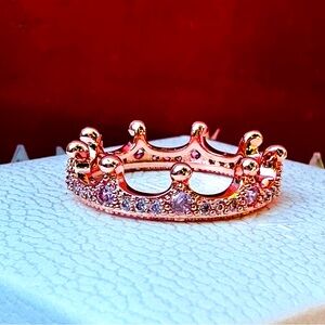 Authentic pandora crown ring size 6 comes with dust bag🌸🌹🥀🪷💐🌷🌺🍄🍄‍🟫